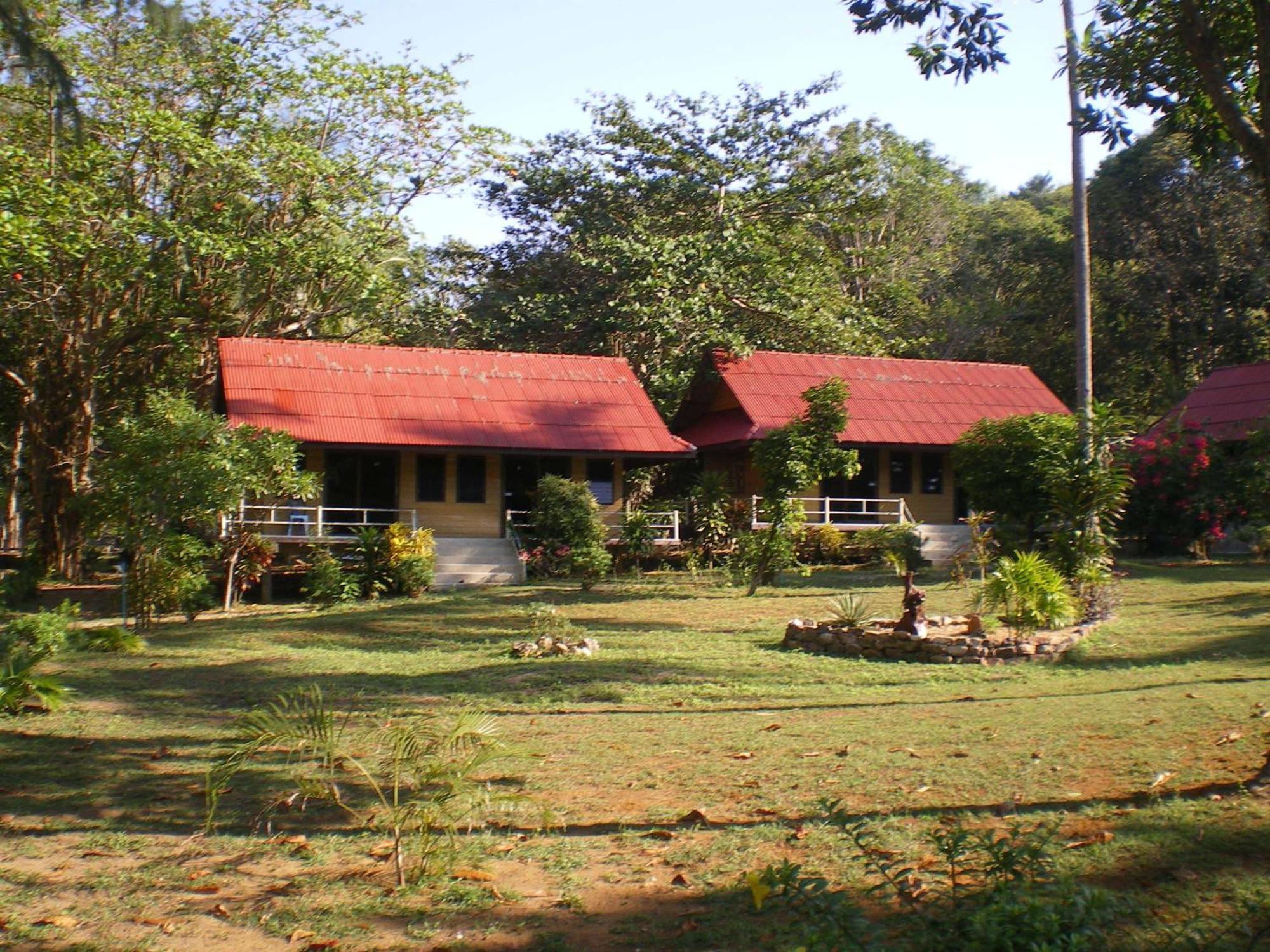 Sukorn Andaman Beach Resort Ko Sukon Exterior foto