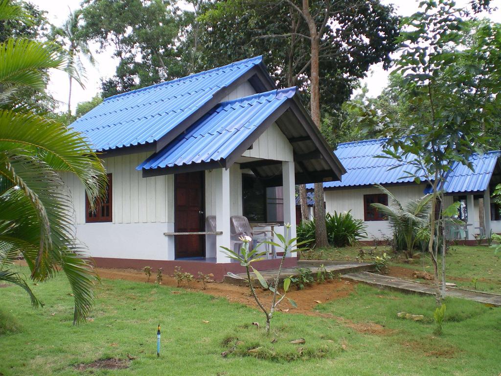 Sukorn Andaman Beach Resort Ko Sukon Exterior foto