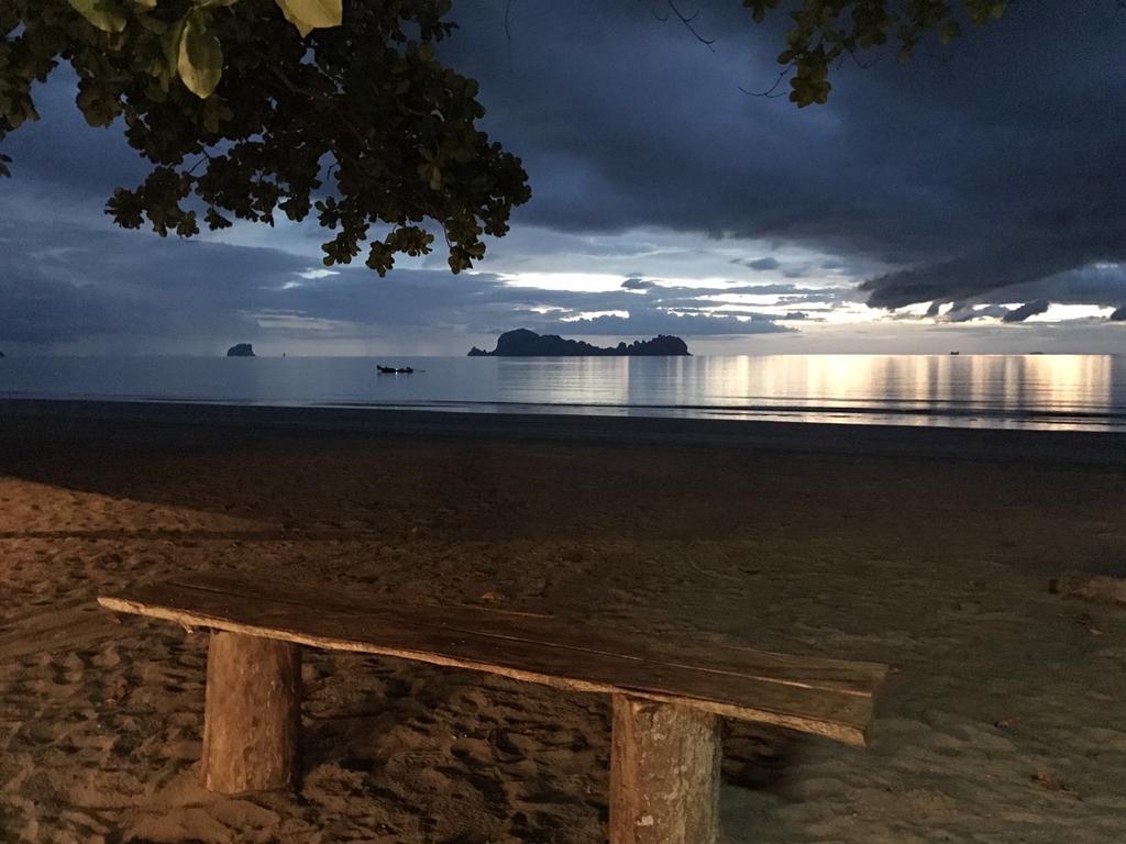 Sukorn Andaman Beach Resort Ko Sukon Exterior foto